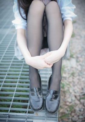 中国巨乳美女淫荡床上免费影院_720免费高清观看