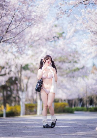 国内精品久久久久精品电影_午夜在线观看完整版